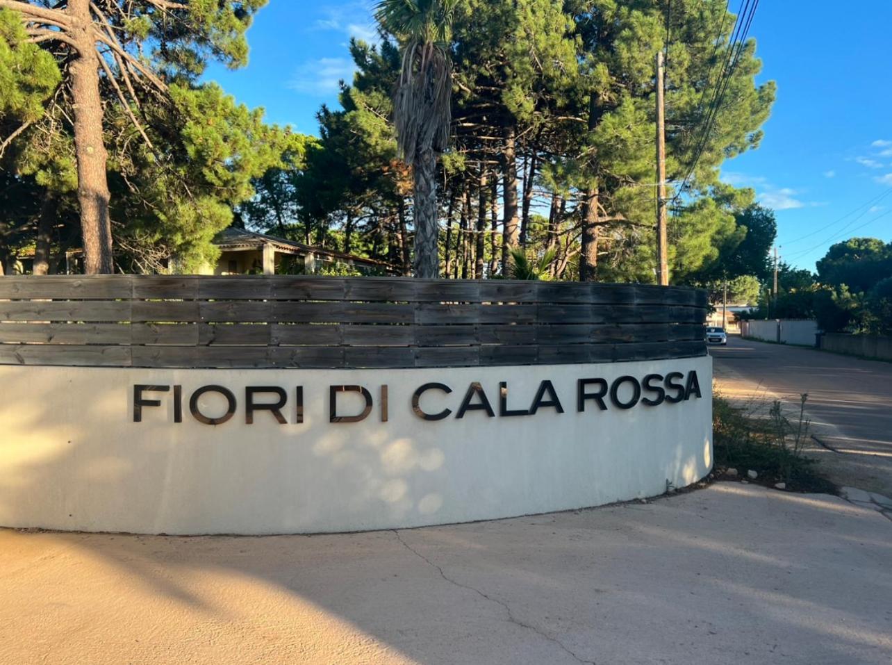 Fiori Di Cala Rossa Residence Hoteliere Lecci Ngoại thất bức ảnh