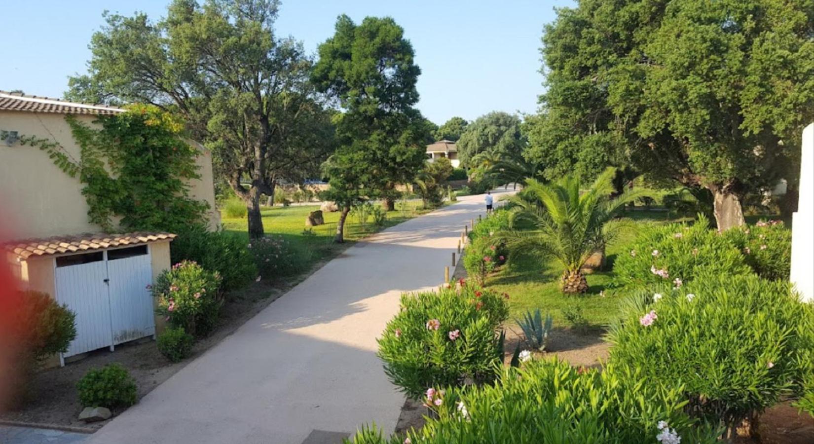 Fiori Di Cala Rossa Residence Hoteliere Lecci Ngoại thất bức ảnh